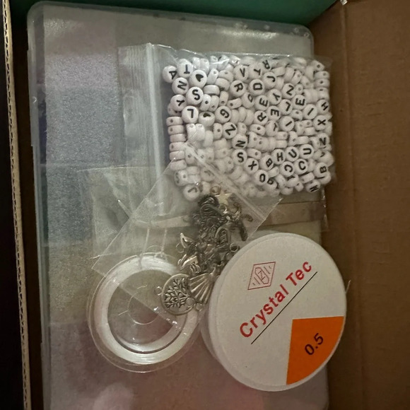 NWT Bead Kit for Bracelet‎ Making - 48 colors, 35k pieces - Picture 3 of 3